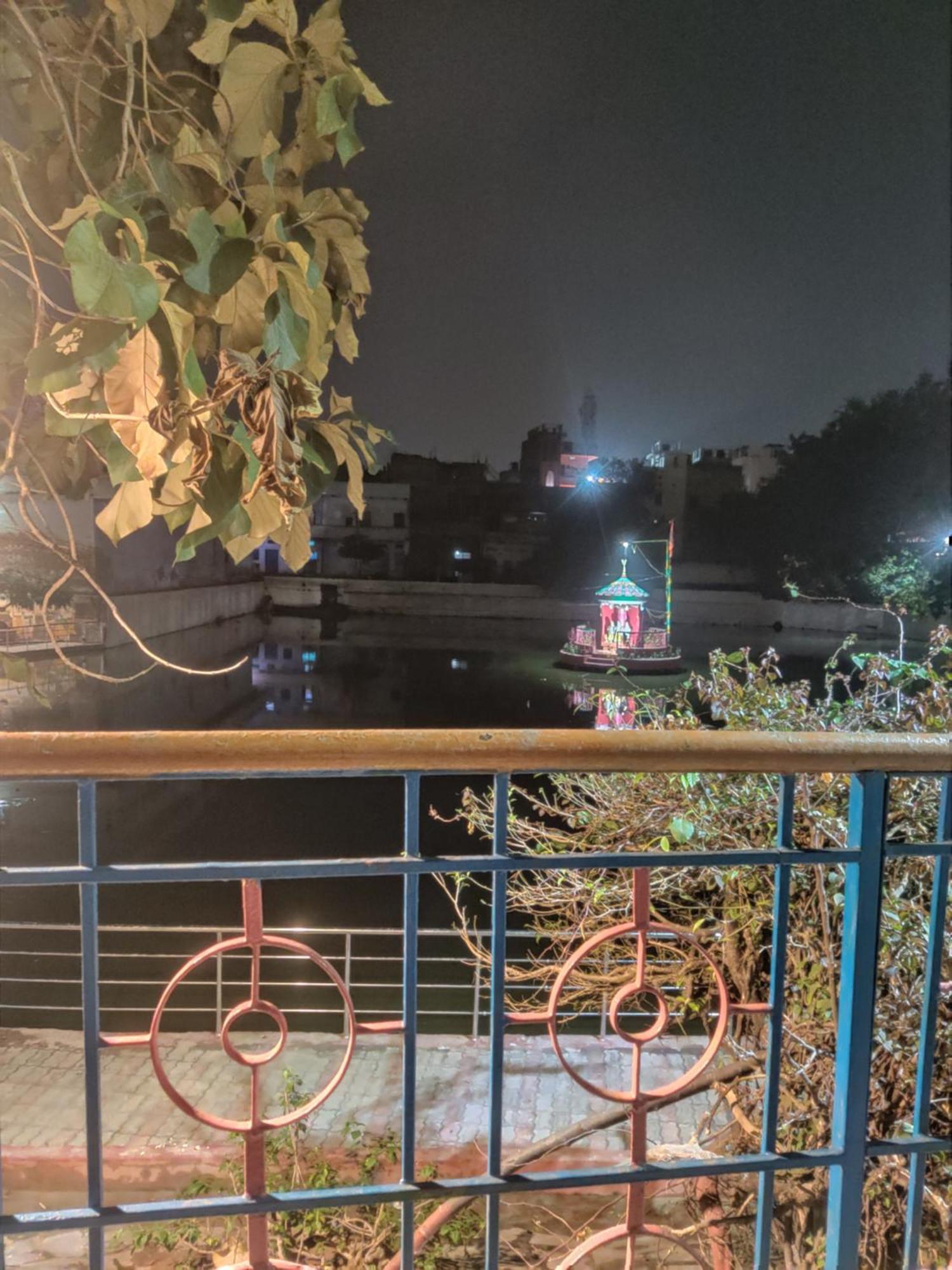 Madhuri Guest House Varanasi Eksteriør billede