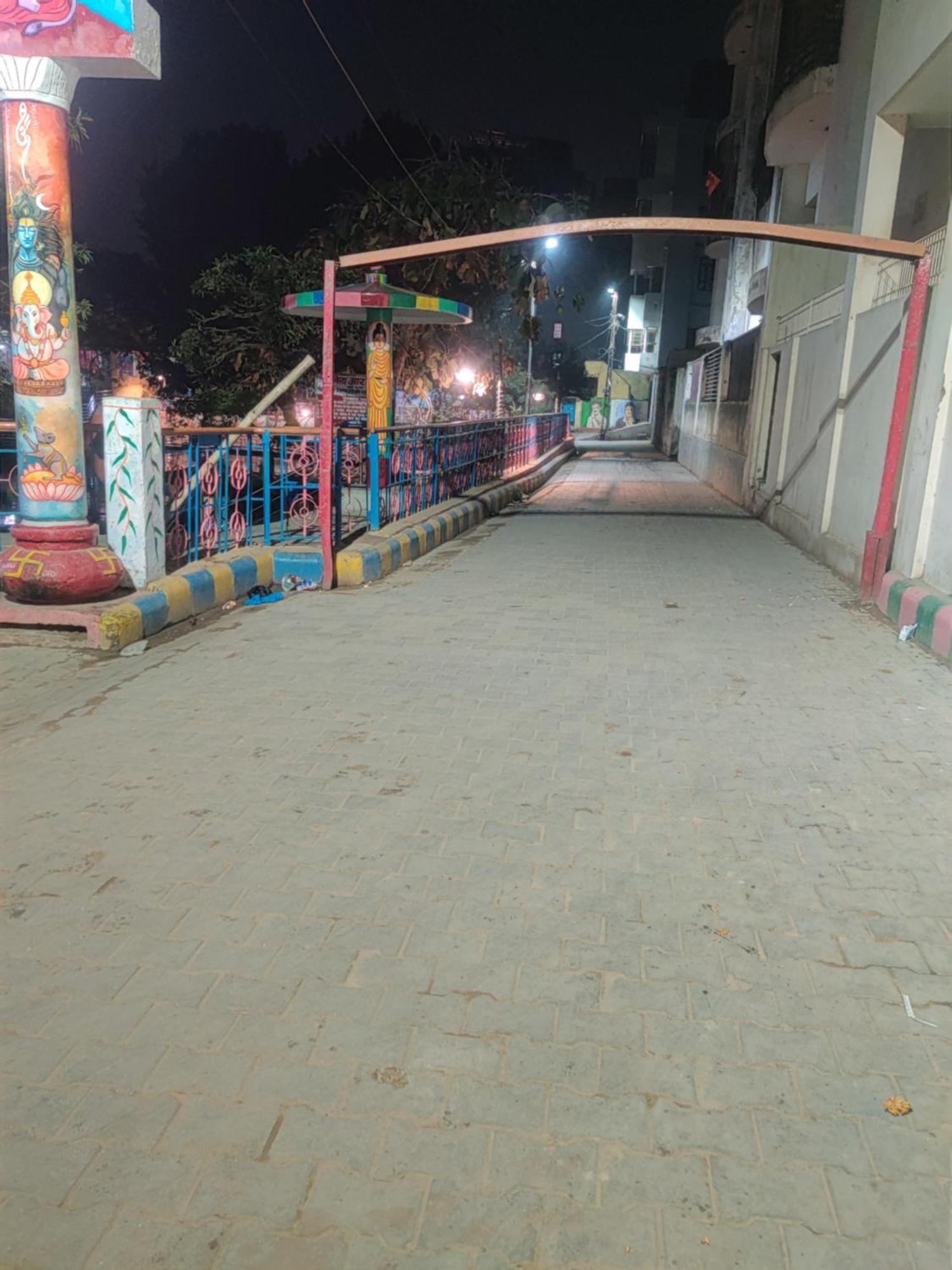 Madhuri Guest House Varanasi Eksteriør billede