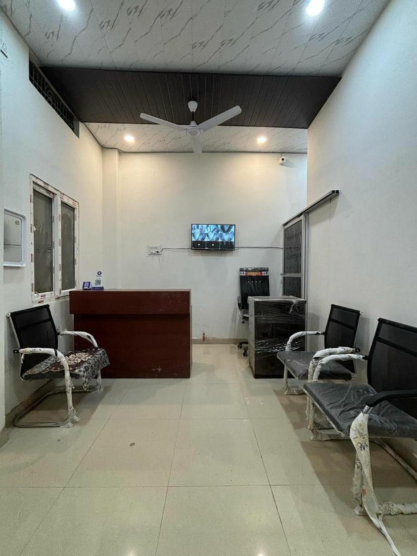 Madhuri Guest House Varanasi Eksteriør billede
