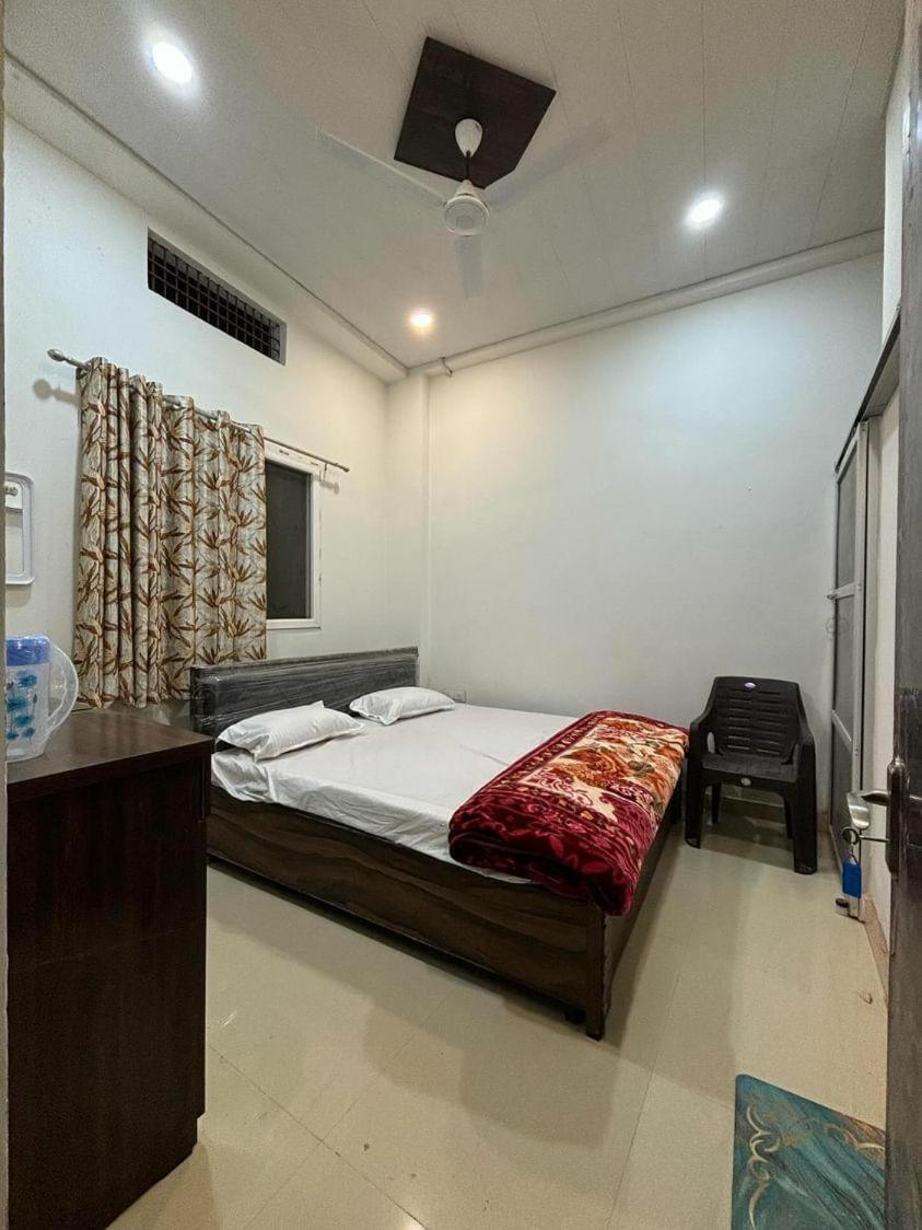 Madhuri Guest House Varanasi Eksteriør billede