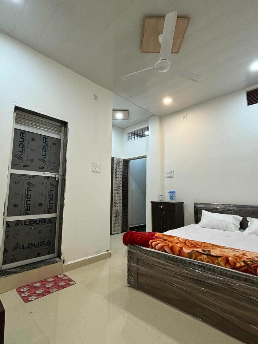 Madhuri Guest House Varanasi Eksteriør billede