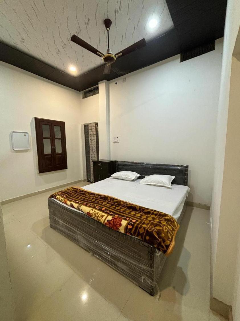 Madhuri Guest House Varanasi Eksteriør billede