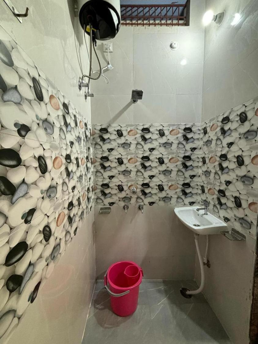 Madhuri Guest House Varanasi Eksteriør billede